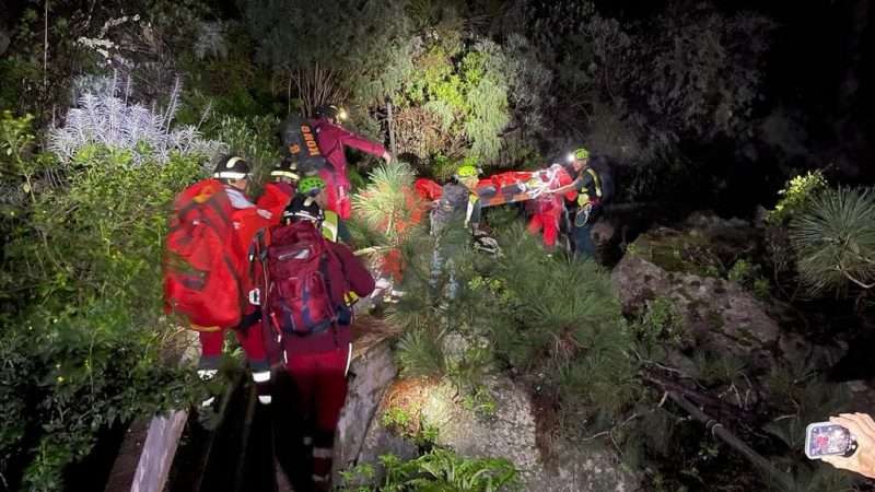 Rescate y traslado de un excursionista en el barranco de Badajoz en Güimar