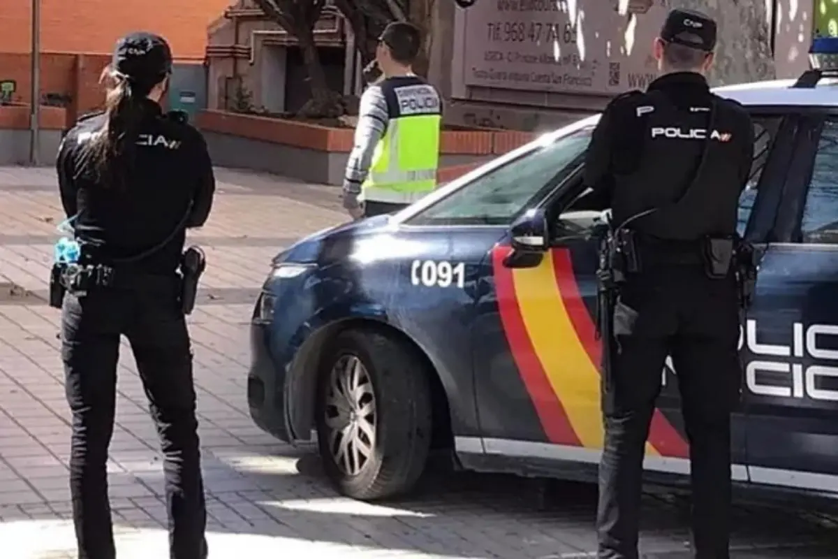 La Policía evita que un niño de 7 años se lance desde el tejado de un colegio en Valencia